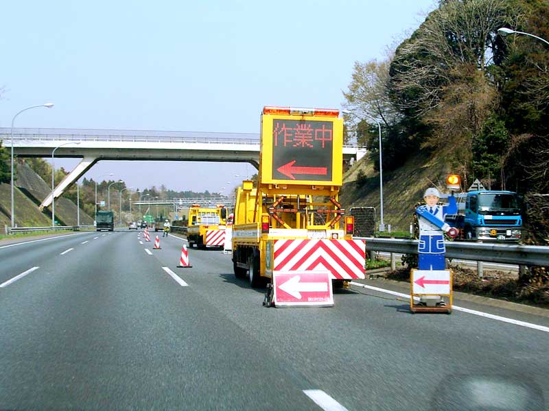 高速道路での追越車線規制
